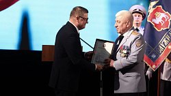 Алексей Текслер вручил грамоты и благодарности в честь Дня сотрудника органов внутренних дел