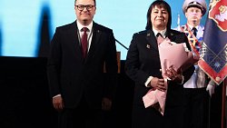 Алексей Текслер вручил грамоты и благодарности в честь Дня сотрудника органов внутренних дел