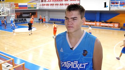 Школьник из Челябинска подписал контракт с БК «Челбаскет»