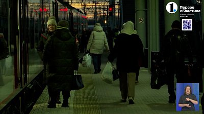 На пригородном ЖД вокзале поздравили миллиардного пассажира