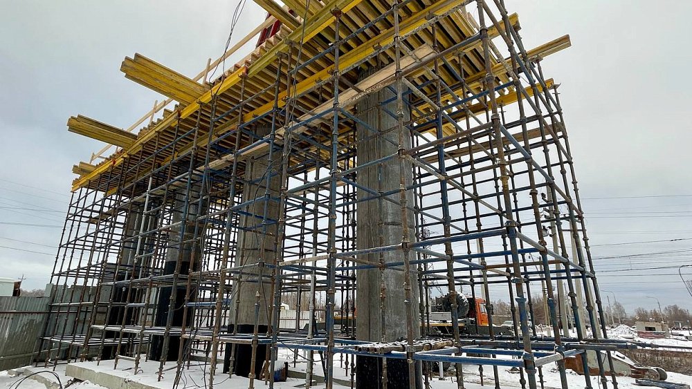 Мост через железную дорогу в Новосинеглазово строят с опережением графика