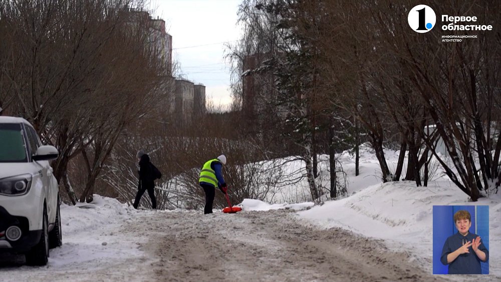 Златоуст засыпало снегом: дворники выручают!