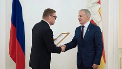 Алексей Текслер вручил южноуральцам награды за вклад в укрепление единства российской нации