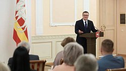 Алексей Текслер вручил южноуральцам награды за вклад в укрепление единства российской нации