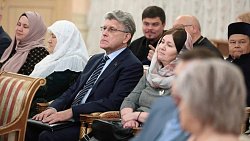 Алексей Текслер вручил южноуральцам награды за вклад в укрепление единства российской нации