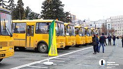 Дорога в школу станет проще: города и районы Челябинской области получили 49 школьных автобусов
