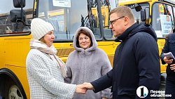 Дорога в школу станет проще: города и районы Челябинской области получили 49 школьных автобусов