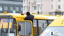 Дорога в школу станет проще: города и районы Челябинской области получили 49 школьных автобусов