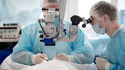 Горбольница Златоуста получила новую технику для замены хрусталика при катаракте