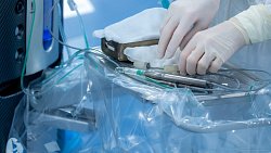 Горбольница Златоуста получила новую технику для замены хрусталика при катаракте