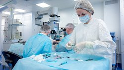 Горбольница Златоуста получила новую технику для замены хрусталика при катаракте