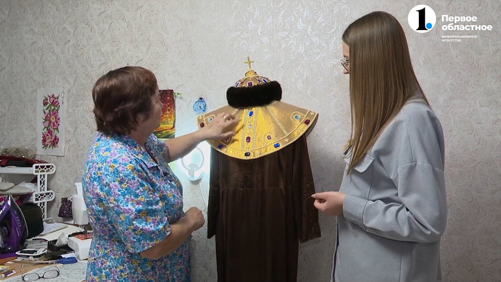 Жительница Южного Урала создает национальные костюмы