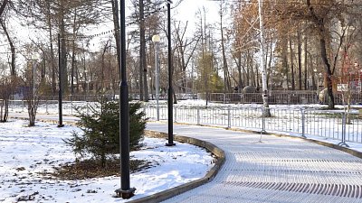 В Челябинске в парке имени Терешковой монтируют каток