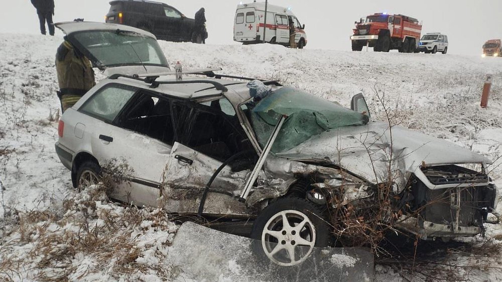 Двоих водителей увезли в больницу после ДТП на трассе Челябинск — Троицк