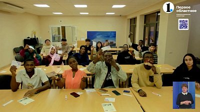 Иностранные студенты из Челябинска поздравили своих мам