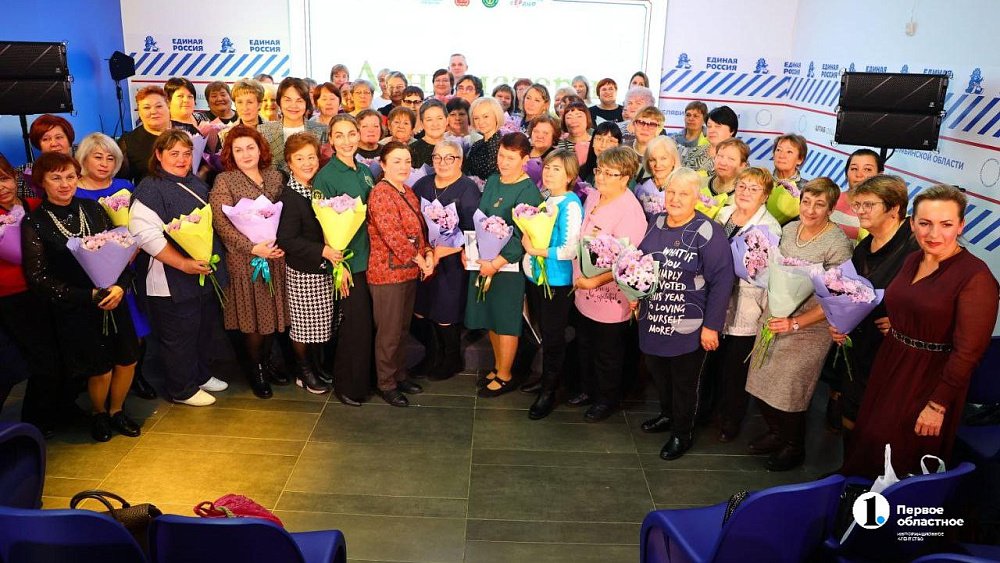 В Челябинске с Днем матери поздравили мам погибших бойцов СВО