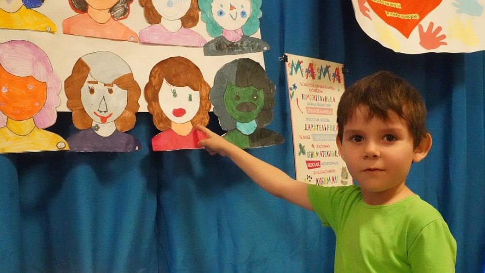 Первая муза. Мамы «Первого областного» поделились своими портретами в исполнении наследников