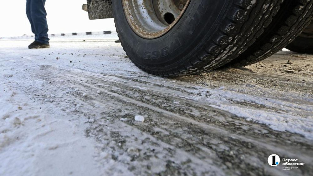 73-летняя женщина погибла под колесами грузовика на трассе под Челябинском