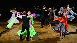 «Дочки ушли, а я остался» — 60‑летний челябинец покоряет жюри в бальных танцах