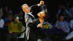 «Дочки ушли, а я остался» — 60‑летний челябинец покоряет жюри в бальных танцах