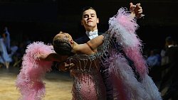 «Дочки ушли, а я остался» — 60‑летний челябинец покоряет жюри в бальных танцах