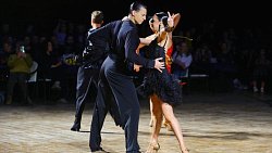 «Дочки ушли, а я остался» — 60‑летний челябинец покоряет жюри в бальных танцах