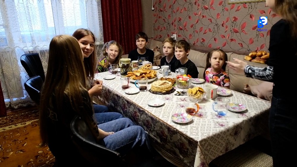 День матери в большой семье