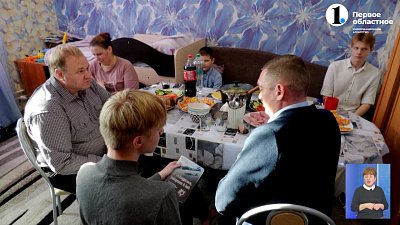 Алексей Беседин поздравил многодетную семью с наступающим Новым годом