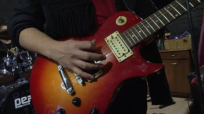 Челябинцы рассказали, почему любят играть на гитарах