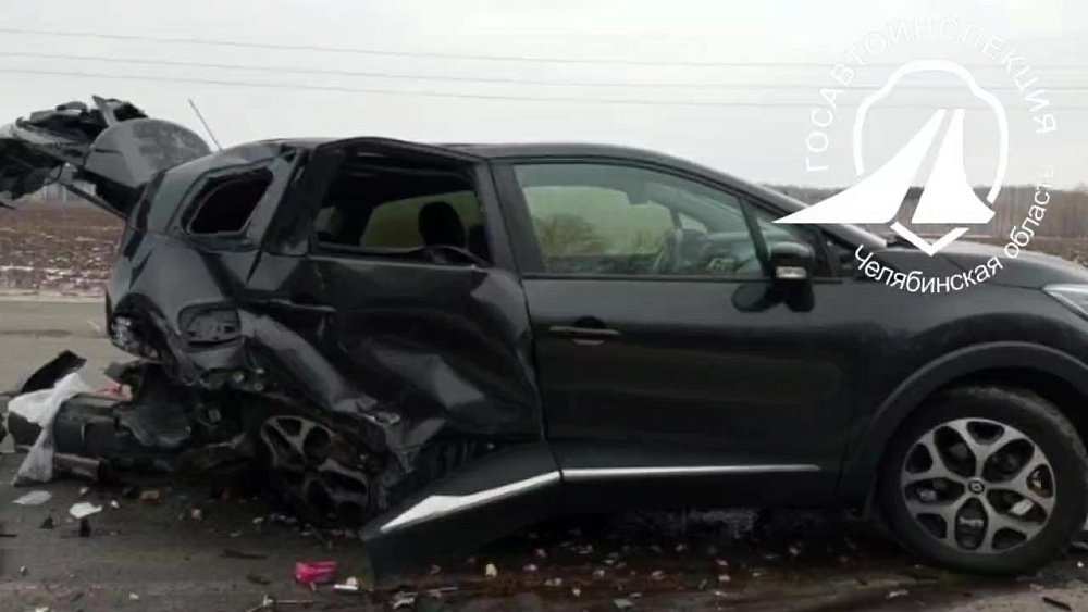 Пять человек пострадали в тройном ДТП на трассе в Челябинской области