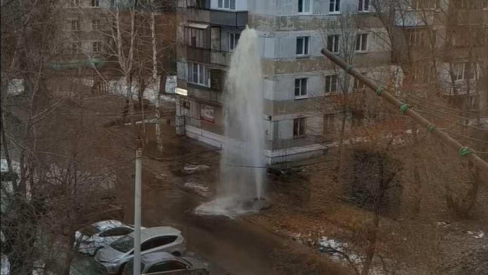 В Челябинске ищут виновников появления «фонтана» на ЧМЗ