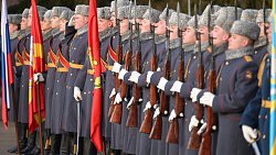 Губернатор Алексей Текслер возложил цветы к Вечному огню в День неизвестного солдата