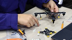 Челябинские школьники собирают и испытывают беспилотники