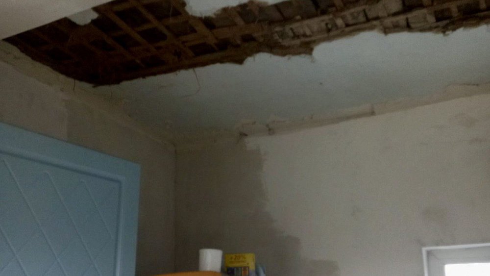 В Коркино в частном доме на четырехмесячного ребенка обрушился потолок