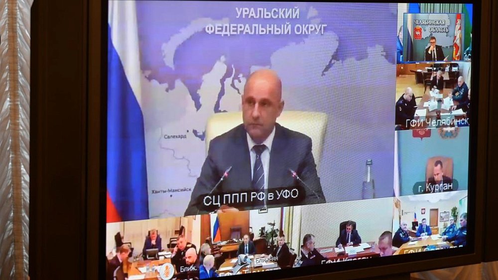 Полпред поручил обеспечить безопасность уральцев в новогодние праздники