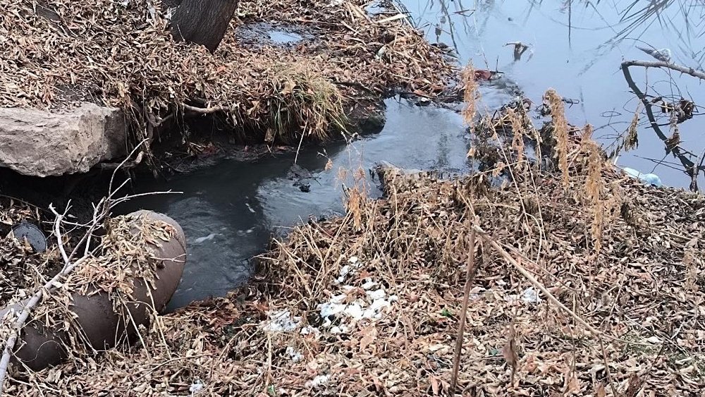 В Троицке канализация вылилась в реку Уй