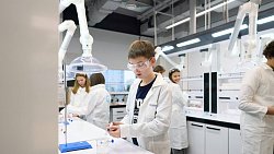 Алексей Текслер оценил возможности инновационной школы «СКОЛКА» в Москве