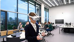 Алексей Текслер оценил возможности инновационной школы «СКОЛКА» в Москве