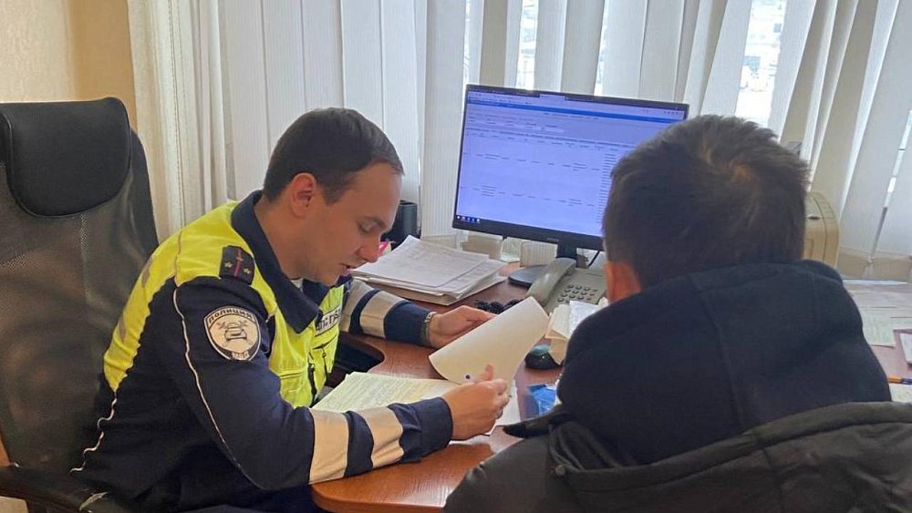 В Челябинске водителя оштрафовали за гирлянду на машине