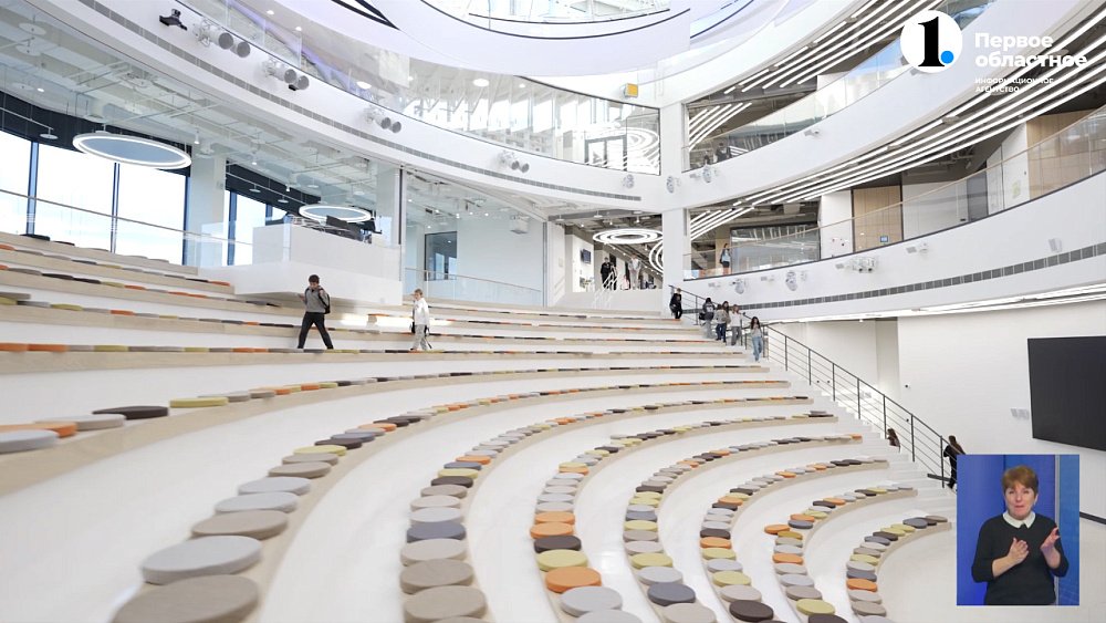 Алексей Текслер осмотрел школу инноваций в Москве