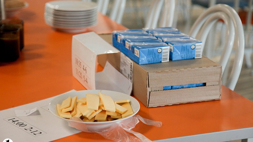 В Магнитогорске расторгли договор с поставщиком молока в школы