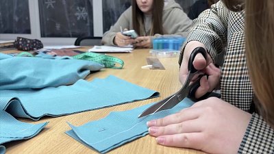 Школьница из Миасса создает красивые наряды