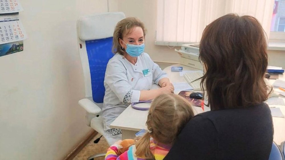 В Челябинске с детьми погибших участников СВО работает бесплатный психолог