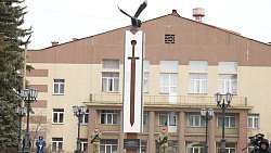 Алексей Текслер и Артем Жога возложили цветы к мемориалу погибших воинов в Снежинске