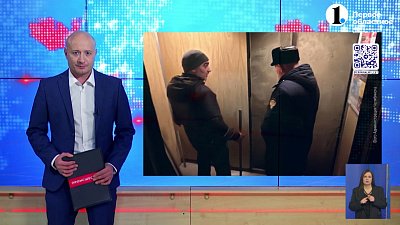 В Челябинске на ребенка упали двери лифта