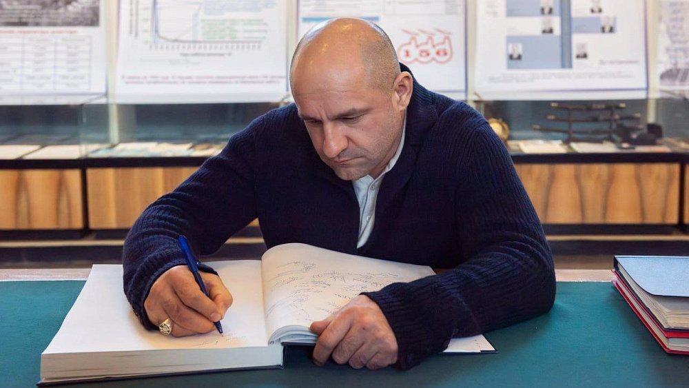 Легендарный реактор Курчатова «Аннушка» показали Артему Жоге в Озерске