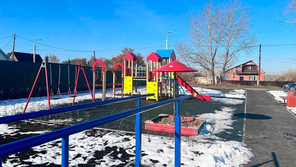 В селе Челябинской области сделали спортивную и игровую площадку
