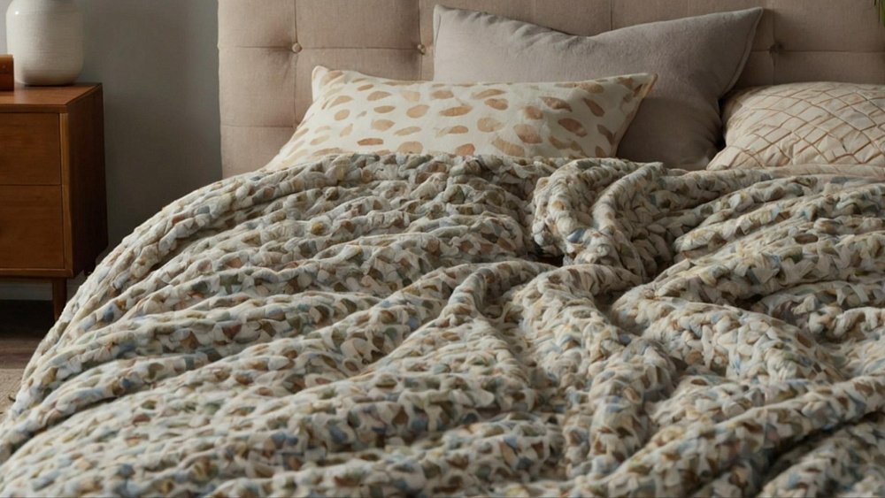 Муж и жена должны спать под разными одеялами