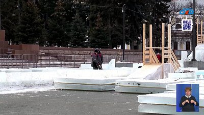 В Челябинске строят ледовый городок