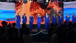 Алексей Текслер наградил юных южноуральцев в рамках Молодежной ассамблеи